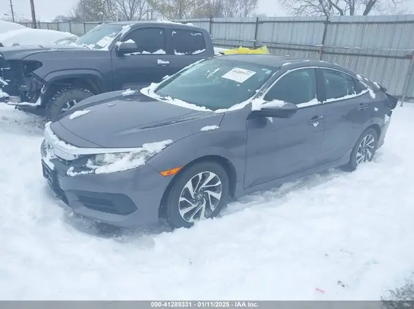 19XFC2F74JE002523 2018 HONDA CIVIC - Image 2