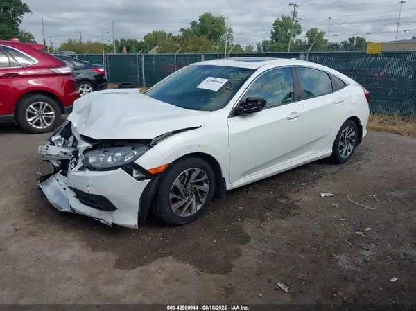 19XFC2F74JE005485 2018 HONDA CIVIC - Image 2