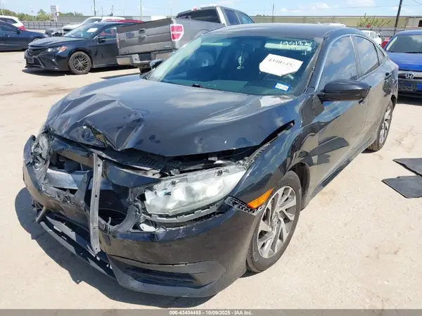 19XFC2F74JE011545 2018 HONDA CIVIC - Image 2