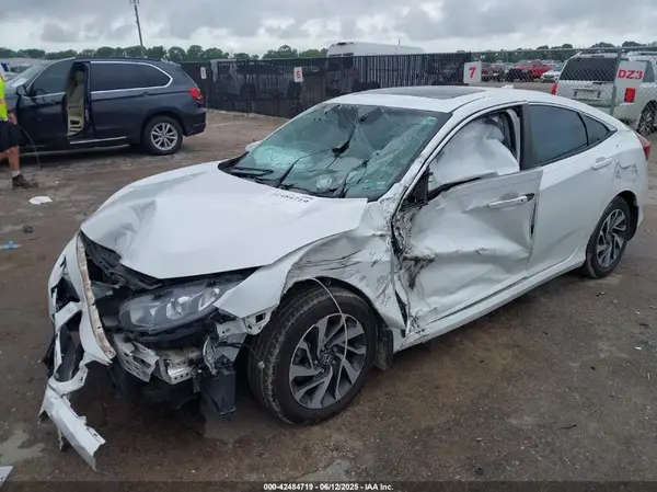 19XFC2F74JE021119 2018 HONDA CIVIC - Image 2