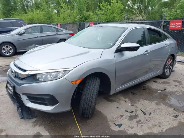19XFC2F74JE027387 2018 HONDA CIVIC - Image 2