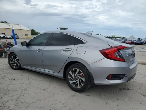 19XFC2F74JE034713 2018 HONDA CIVIC - Image 2