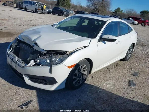 19XFC2F75JE016463 2018 HONDA CIVIC - Image 2