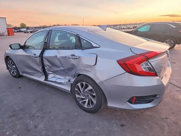 19XFC2F75JE027401 2018 HONDA CIVIC - Image 2