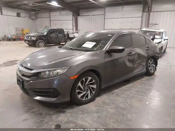 19XFC2F75JE032081 2018 HONDA CIVIC - Image 2