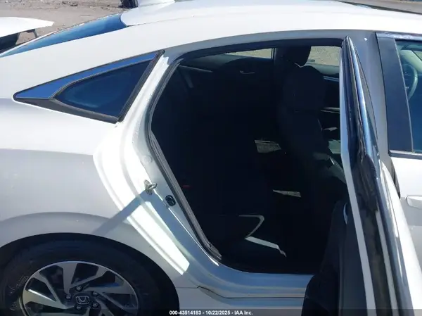 19XFC2F75JE038169 2018 HONDA CIVIC - Image 8