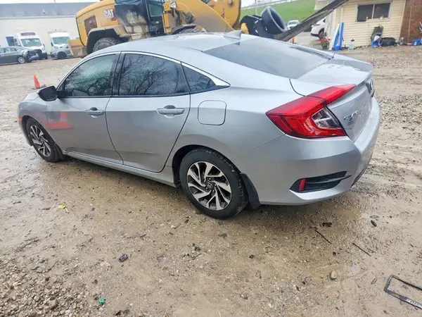 19XFC2F76HE016806 2017 HONDA CIVIC - Image 2