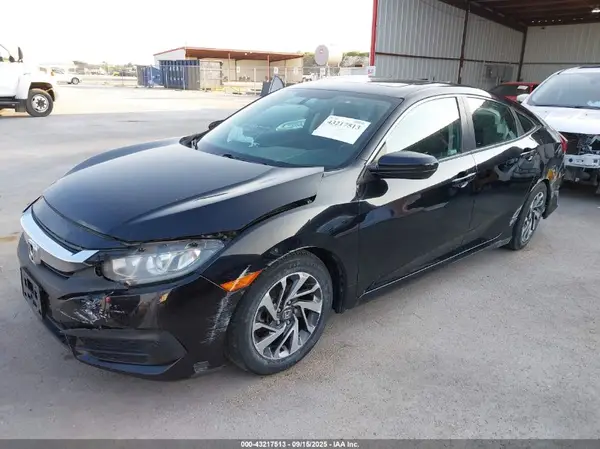 19XFC2F76JE003155 2018 HONDA CIVIC - Image 2