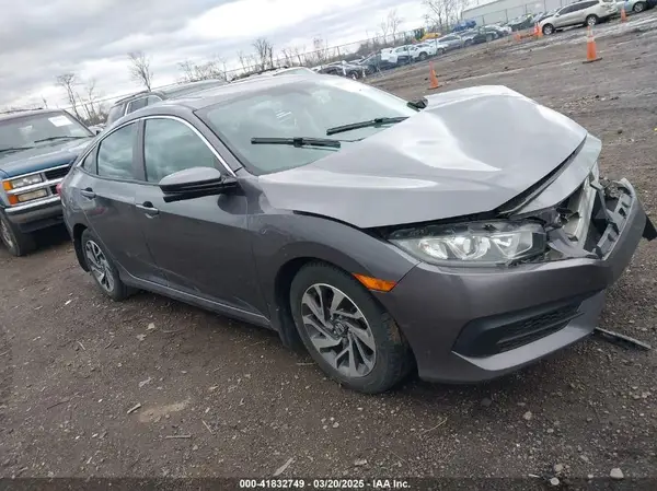 19XFC2F76JE005438 2018 HONDA CIVIC - Image 1