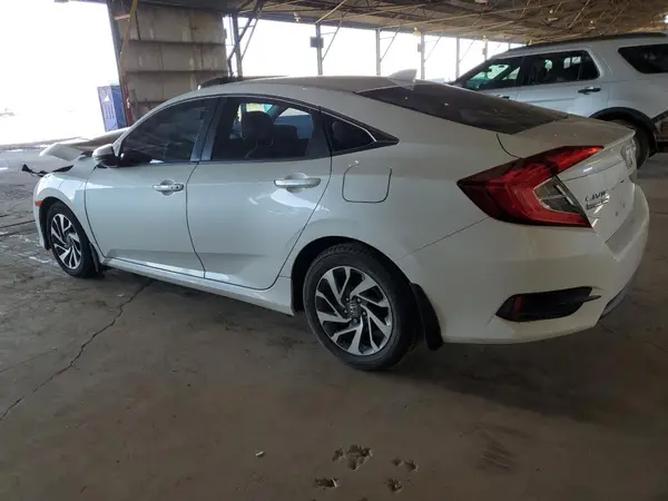 19XFC2F76JE021204 2018 HONDA CIVIC - Image 2