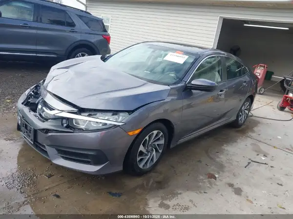 19XFC2F76JE022711 2018 HONDA CIVIC - Image 2