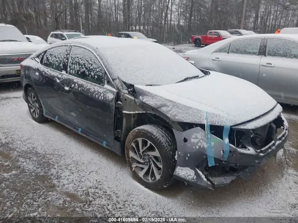 19XFC2F76JE025740 2018 HONDA CIVIC - Image 1