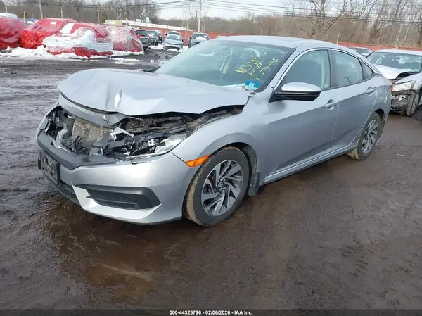 19XFC2F76JE027486 2018 HONDA CIVIC - Image 2