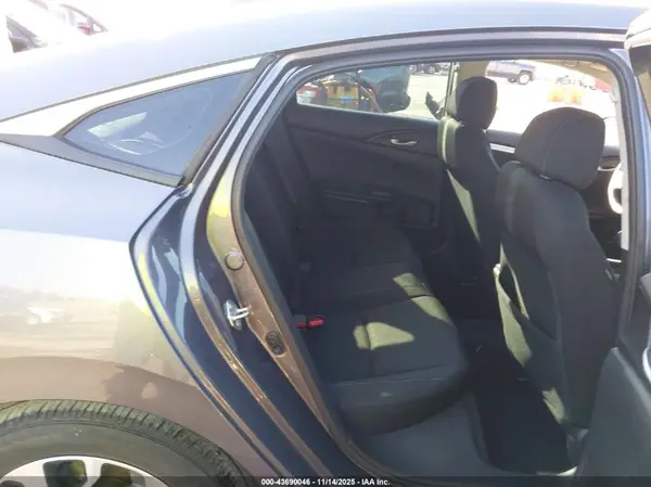 19XFC2F76JE036835 2018 HONDA CIVIC - Image 8