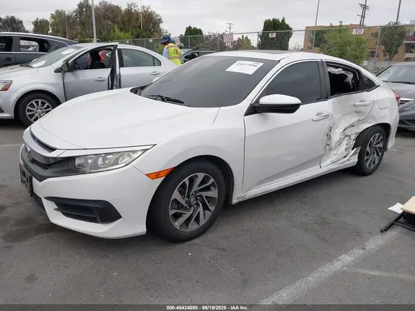 19XFC2F76JE207163 2018 HONDA CIVIC - Image 2
