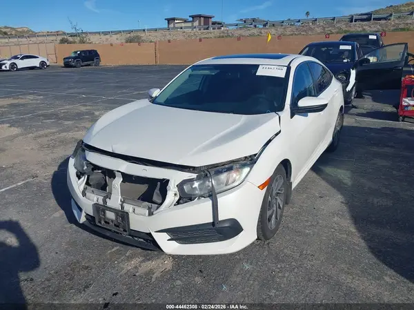 19XFC2F76JE207308 2018 HONDA CIVIC - Image 2