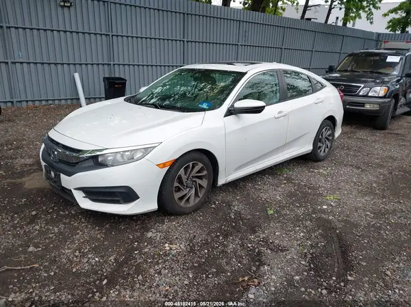 19XFC2F76JE208281 2018 HONDA CIVIC - Image 2