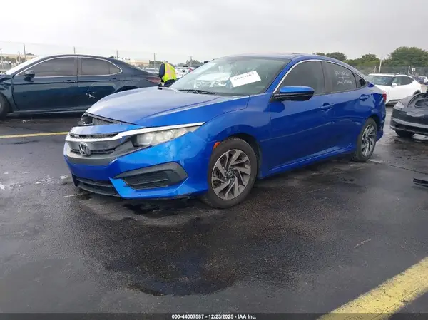 19XFC2F77JE006680 2018 HONDA CIVIC - Image 2