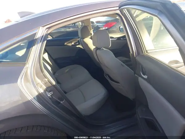 19XFC2F77JE016416 2018 HONDA CIVIC - Image 8