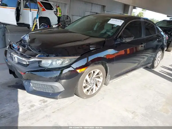 19XFC2F77JE017579 2018 HONDA CIVIC - Image 2