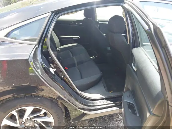 19XFC2F77JE026895 2018 HONDA CIVIC - Image 8