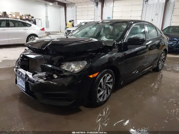 19XFC2F77JE028937 2018 HONDA CIVIC - Image 2