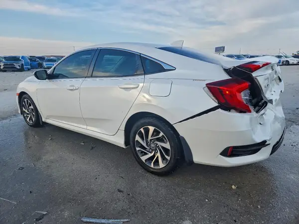 19XFC2F77JE038898 2018 HONDA CIVIC - Image 2