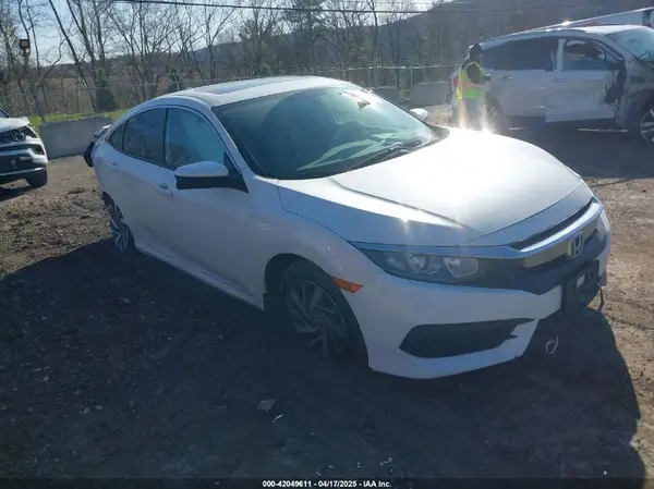 19XFC2F77JE208273 2018 HONDA CIVIC - Image 1