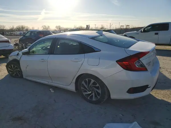 19XFC2F78JE000533 2018 HONDA CIVIC - Image 2