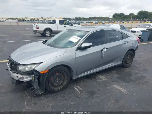 19XFC2F78JE000581 2018 HONDA CIVIC - Image 2