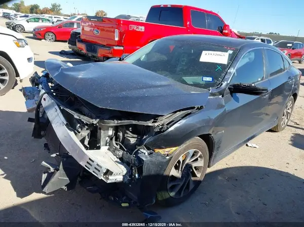 19XFC2F78JE001746 2018 HONDA CIVIC - Image 2