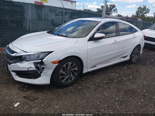 19XFC2F78JE003559 2018 HONDA CIVIC - Image 2