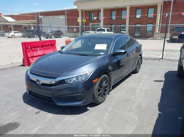 19XFC2F78JE007465 2018 HONDA CIVIC - Image 2