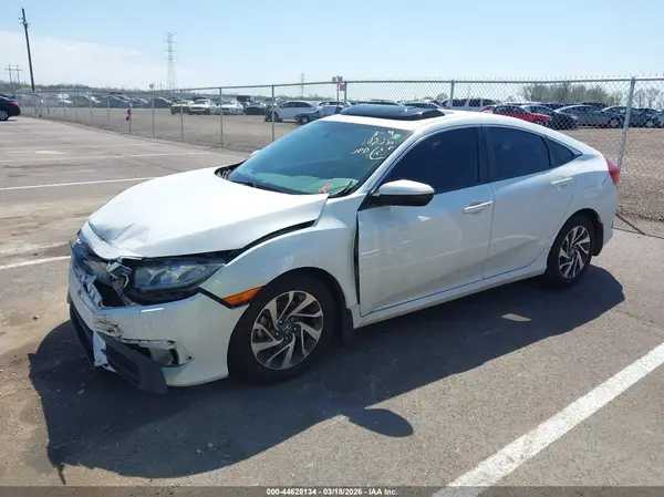 19XFC2F78JE018482 2018 HONDA CIVIC - Image 2