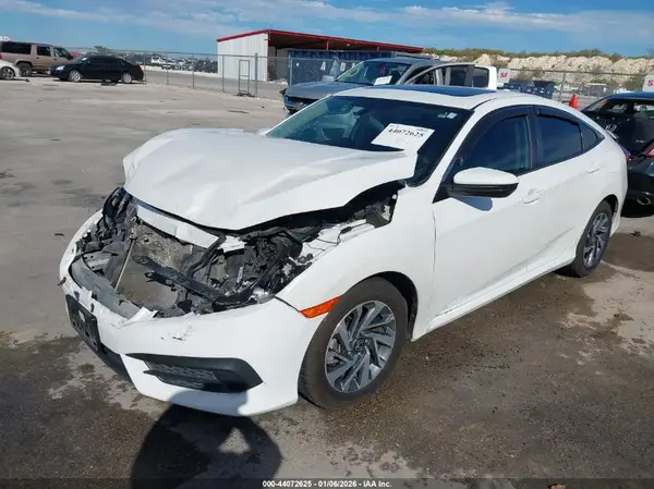 19XFC2F78JE035525 2018 HONDA CIVIC - Image 2