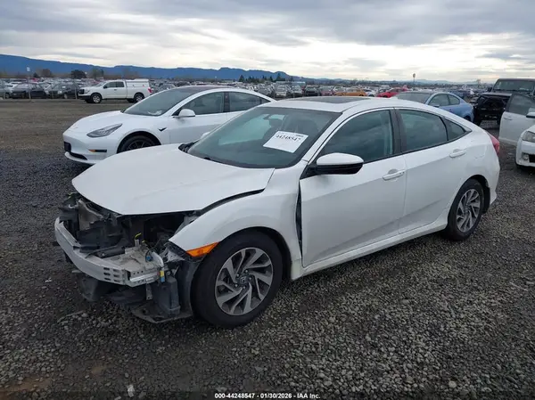 19XFC2F78JE040370 2018 HONDA CIVIC - Image 2