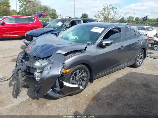 19XFC2F78JE043933 2018 HONDA CIVIC - Image 2