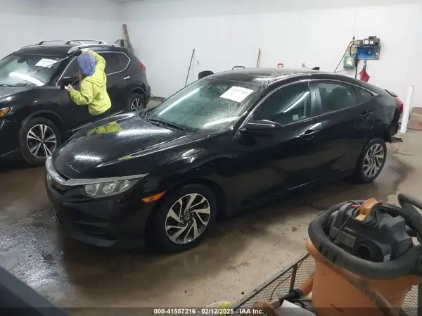 19XFC2F78JE044225 2018 HONDA CIVIC - Image 2