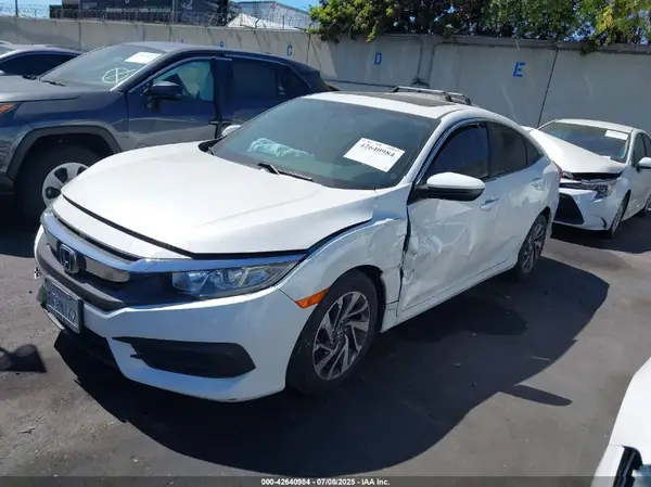 19XFC2F78JE206211 2018 HONDA CIVIC - Image 2