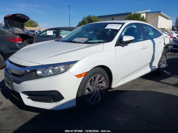 19XFC2F78JE207570 2018 HONDA CIVIC - Image 2