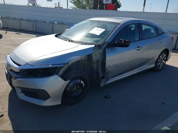 19XFC2F78JE208704 2018 HONDA CIVIC - Image 2