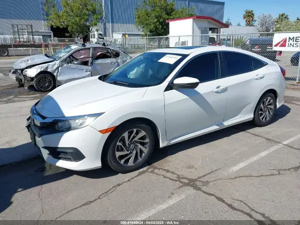 19XFC2F78JE209061 2018 HONDA CIVIC - Image 2
