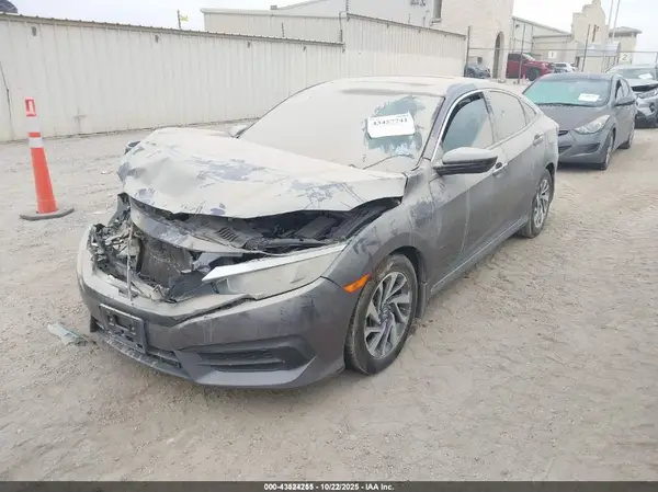 19XFC2F79JE004087 2018 HONDA CIVIC - Image 2