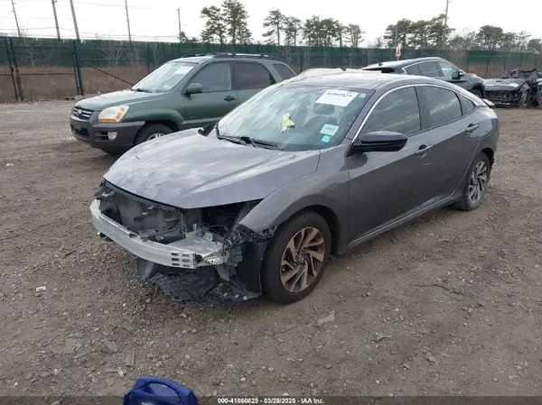 19XFC2F79JE007989 2018 HONDA CIVIC - Image 2