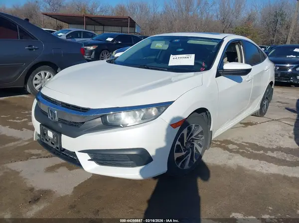 19XFC2F79JE010777 2018 HONDA CIVIC - Image 2