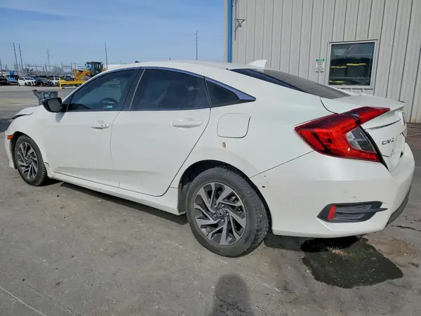 19XFC2F79JE015039 2018 HONDA CIVIC - Image 2