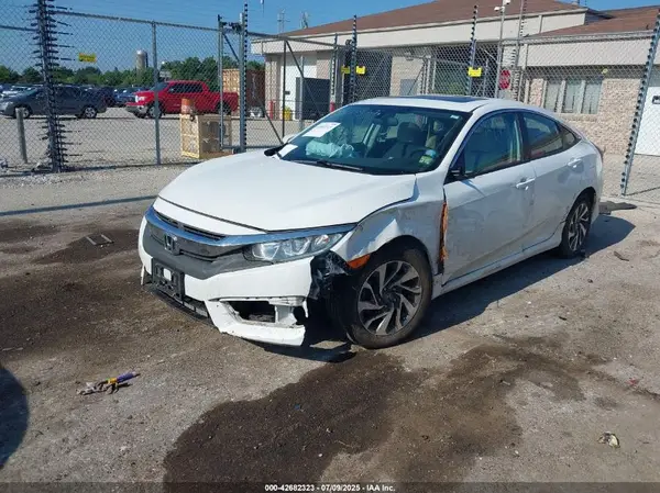 19XFC2F79JE021973 2018 HONDA CIVIC - Image 2