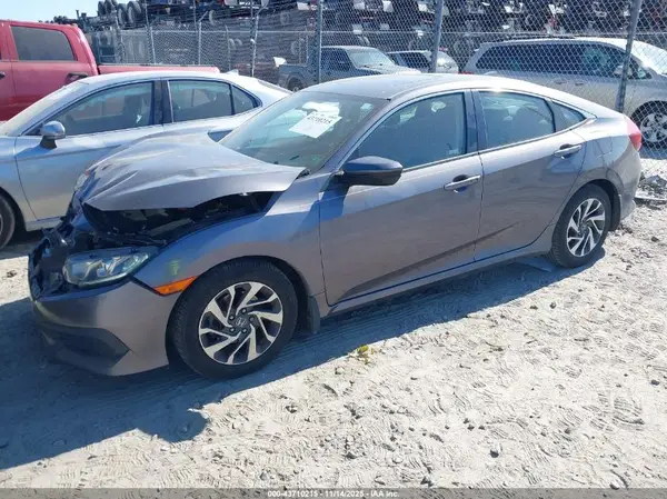 19XFC2F79JE025554 2018 HONDA CIVIC - Image 2