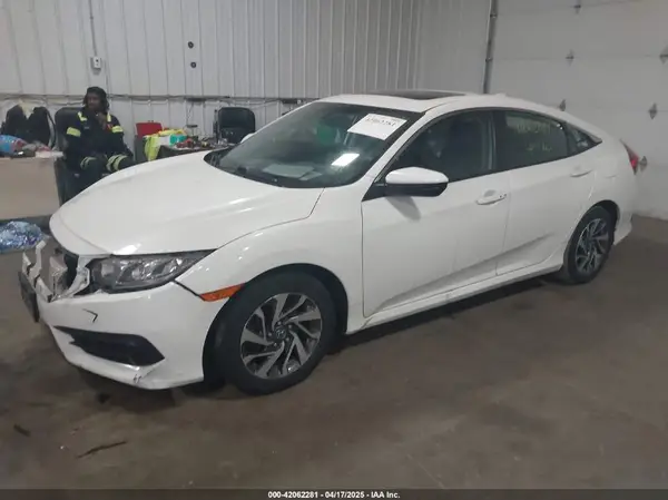 19XFC2F79JE028597 2018 HONDA CIVIC - Image 2