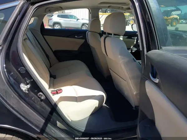 19XFC2F7XHE015285 2017 HONDA CIVIC - Image 8
